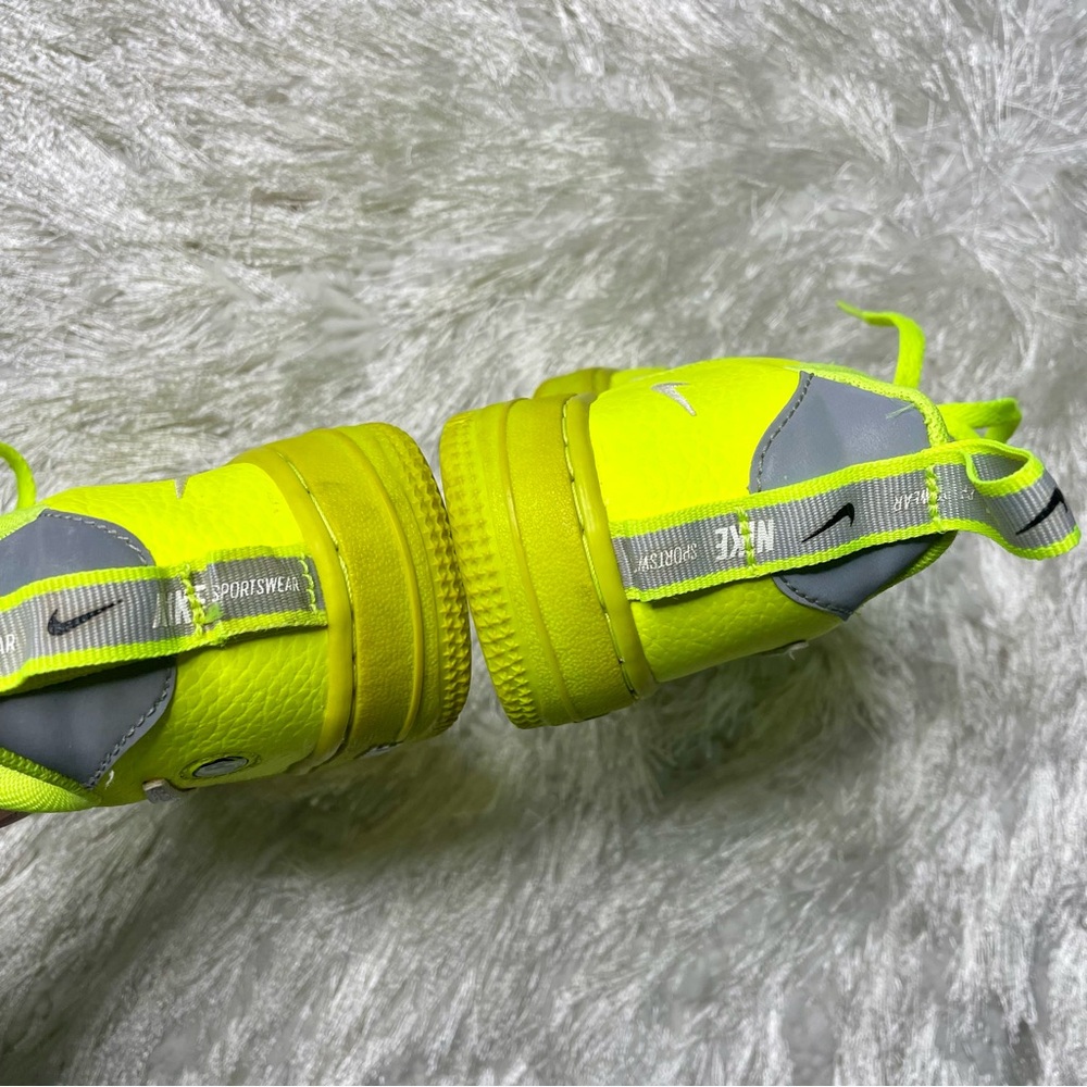 Nike Air Force 1 '07 LV8 Overbranding Utility GS Yellow Size 1.5 Youth Sneakers - Picture 7 of 10